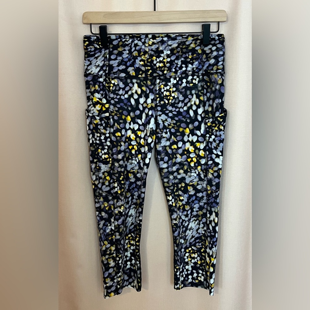 Lululemon Fast and Free Crop 19” Nulux in Metropolis Flow
Multi sz 8